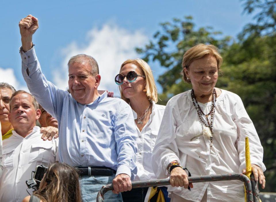 Edmundo González Urrutia com sua esposa, Mercedes López.