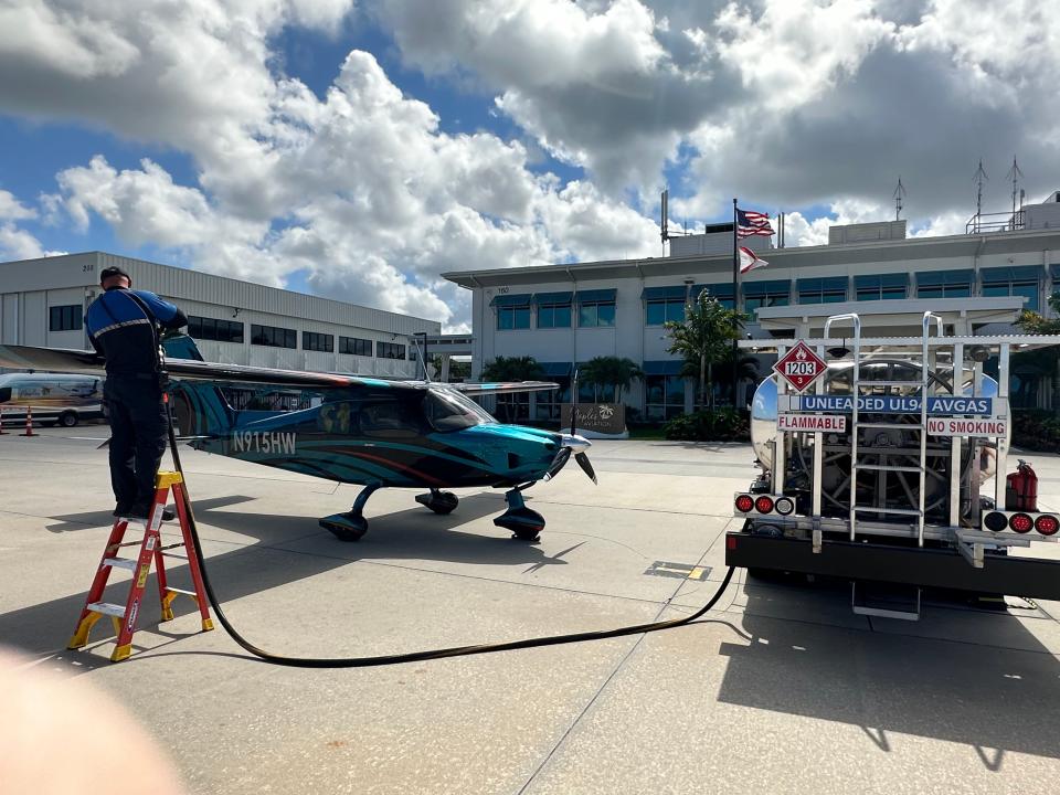 The first plane to be fueled with UL 94 at Naples Airport