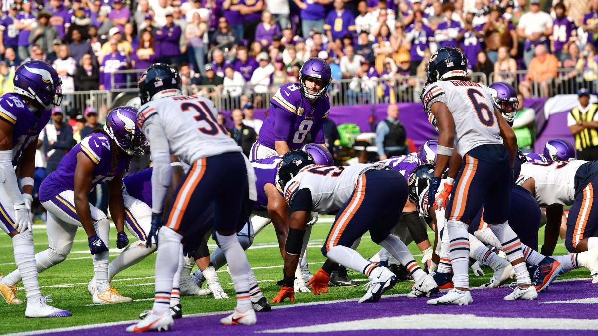 Chicago Bears cornerback Kindle Vildor records his first career INT off  Kirk Cousins