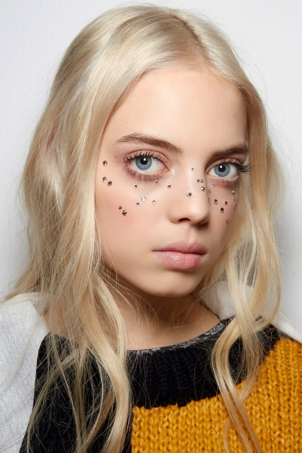 <p>Forget freckles, a scattering of rhinestones across your nose says 'Met Gala but make it cute'.</p>