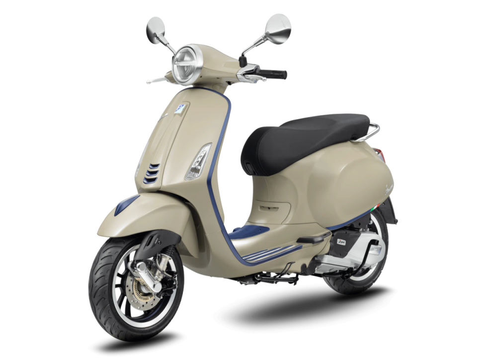 Vespa Primavera S 150 i-get ABS 全新車色「Beige Avvolgente淺褐沙」。