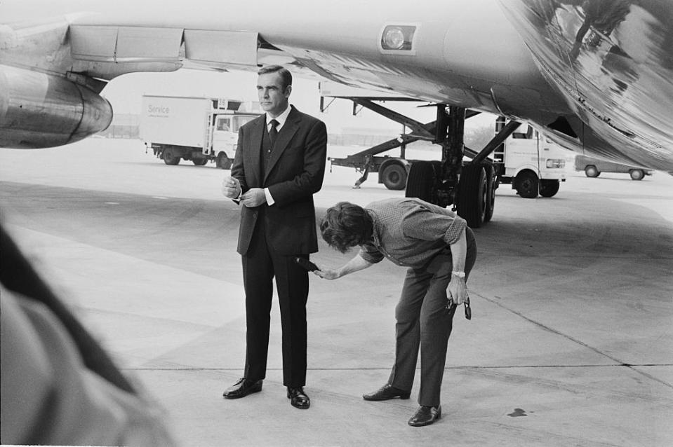 These Photos of Celebrities on Planes in the '70s Make Flying Actually Look Fun