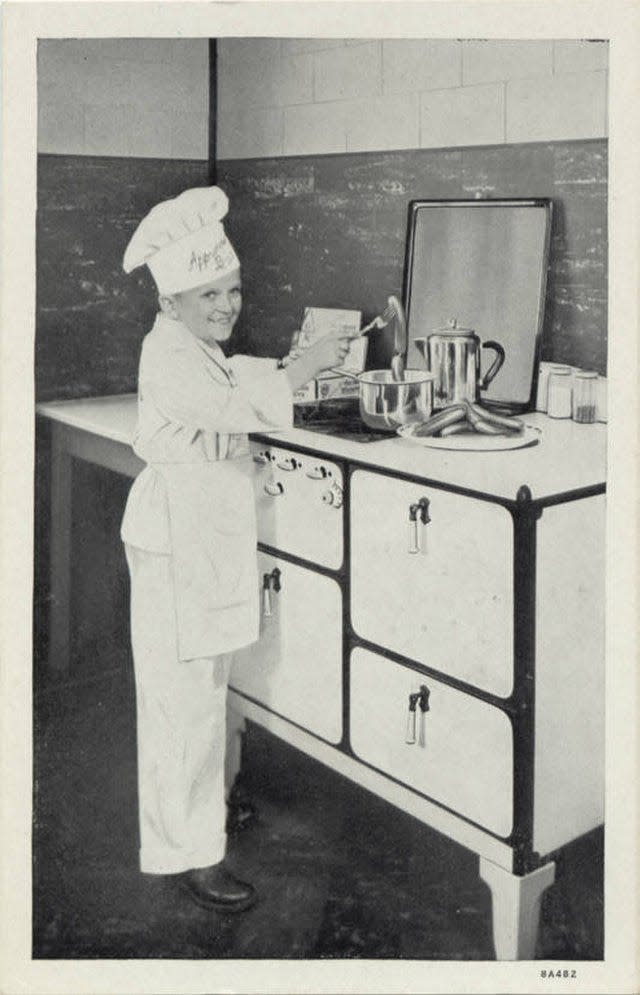 Meinhardt Raabe portrays Little Oscar, the “World's Smallest Chef," in 1938. He toured the nation with the Oscar Mayer Wienermobile.