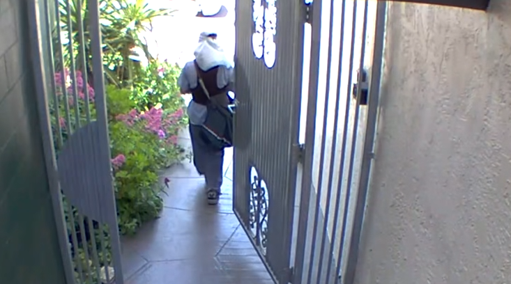 A USPS mail carrier was robbed on Thursday, May 2 after leaving a residence on the 200 block of Euclid Avenue in Oakland.