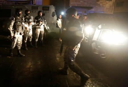 Jordanian policemen operate in the vicinity of Karak Castle, where armed gunmen carried out an attack, in the city of Karak, Jordan, December 18, 2016.REUTERS/Muhammad Hamed