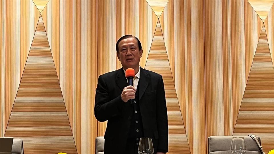 鄉林集團董事長賴正鎰指出現在接待中心門可羅雀，房市急速降溫。（圖／東森新聞張琬聆攝)