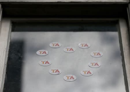Stickers in favour of same sex marriage are arranged in a heart shape ona window in Temple Bar, central Dublin as Ireland holds a referendum on gay marriage, May 22, 2015. REUTERS/Cathal McNaughton