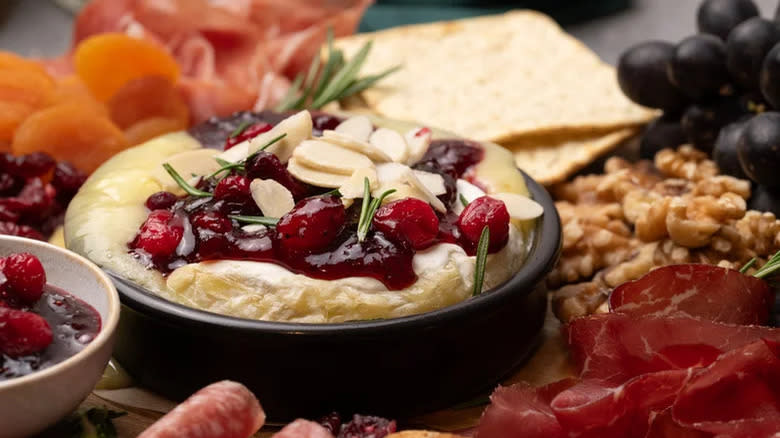 baked brie with cranberries