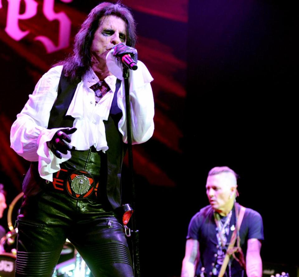 Johnny Depp and Alice Cooper of Hollywood Vampires at Manchester Arena.