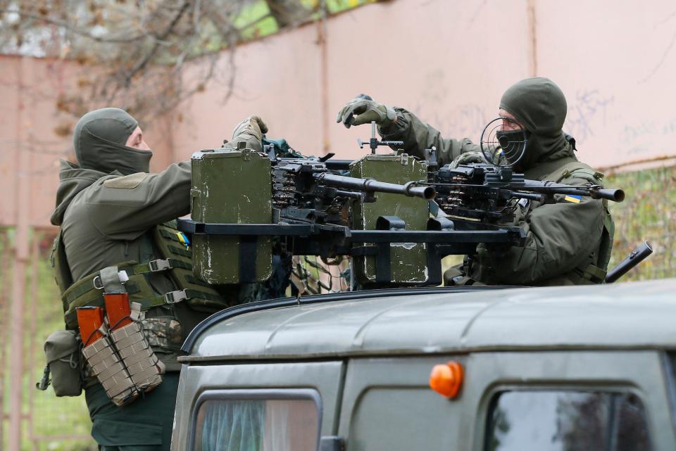 Ukraine troops anti-aircraft machine gun