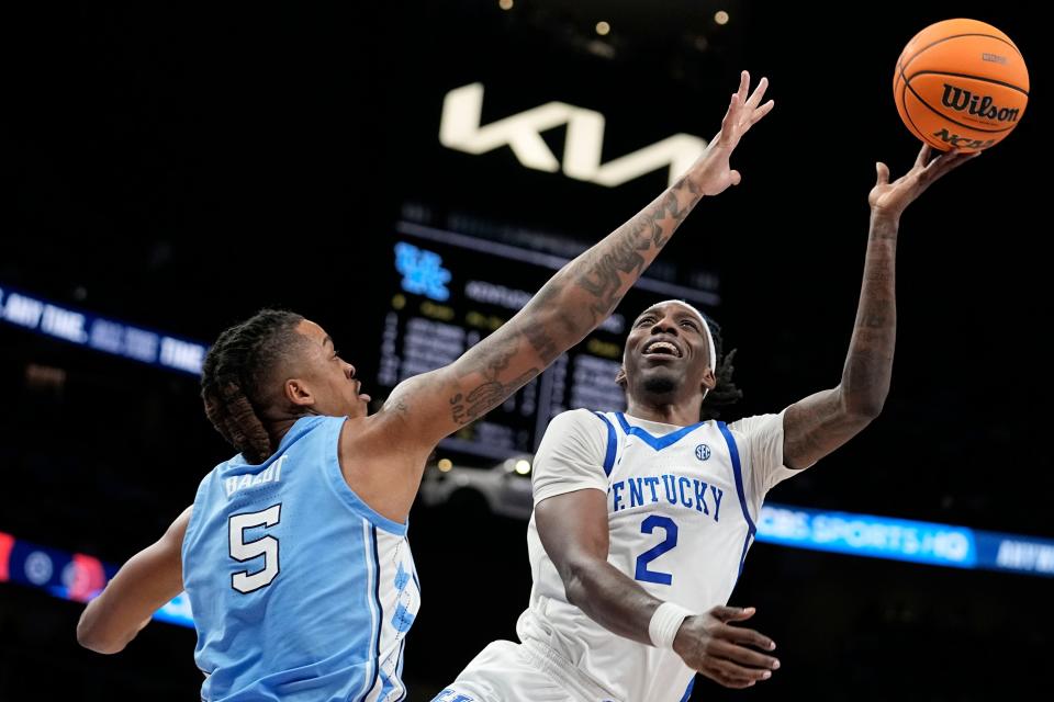 Kentucky's Aaron Bradshaw shoots while being defended by North Carolina's Armando Bacot during the first half. Bradshaw scored 12 points in the Wildcats' victory Saturday night in Atlanta.