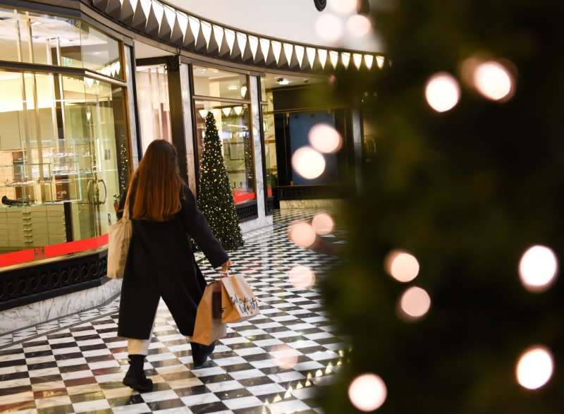 FILE PHOTO: Shopping before Christmas in Berlin