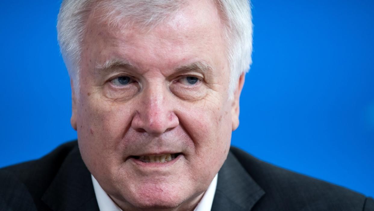 «Es gibt die begründete Hoffnung auf eine Unterstützung unserer Ermittlungen und auf belastbare Hinweise von der russischen Seite», sagt Seehofer.