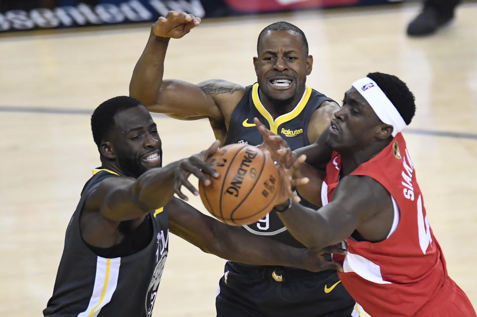 Golden State Warriors forward Andre Iguodala (9) and forward Draymond Green, left, steal the ball from Toronto Raptors forward Pascal Siakam during the first half of Game 4 of basketball’s NBA Finals, Friday, June 7, 2019, in Oakland, Calif. (Frank Gunn/The Canadian Press via AP)