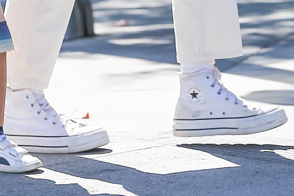 A closer look at Alba’s Converse sneakers. - Credit: Bellocqimages/Bauergriffin.com / MEGA