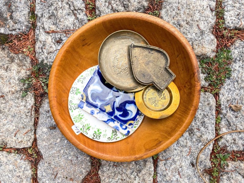 Wooden bowl with coasters, and antique nicknacks