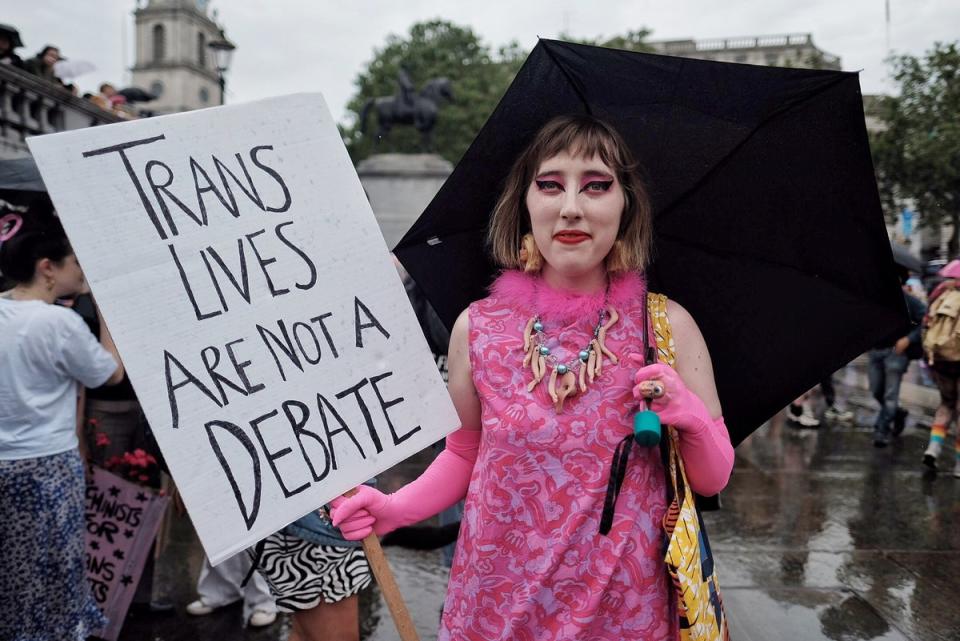 A glamorous attendee in Trafalgar Square (Angela Christofilou)