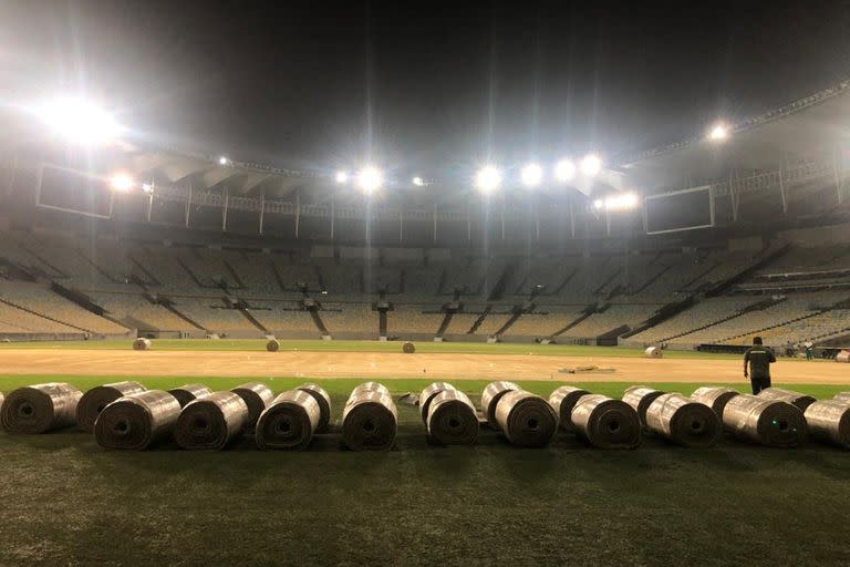 Estadio Maracana, Rio de Janeiro.
El reemplazo parcial del césped por uno nuevo comenzó el 24 de junio de 2021 lo que agrega buena densidad al consorcio formado por Ryegrass (pasto de invierno) y Bermuda Celebration. El proceso tomará 17 días y el mantenimiento de la calidad del césped sigue la prioridad de la administración.