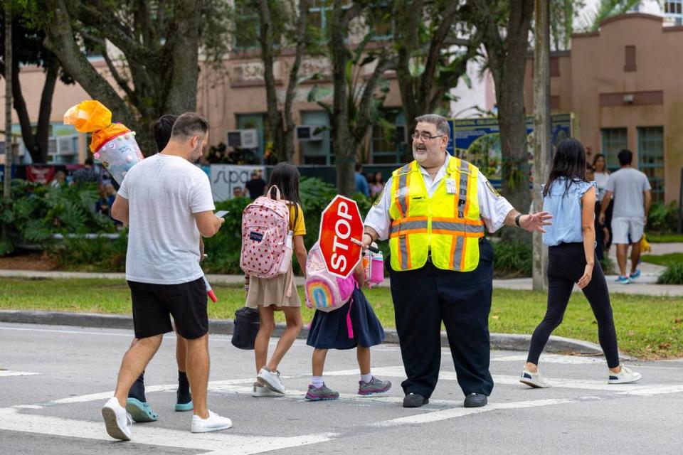 Escuelas de MiamiDade fijan calendario para 202425