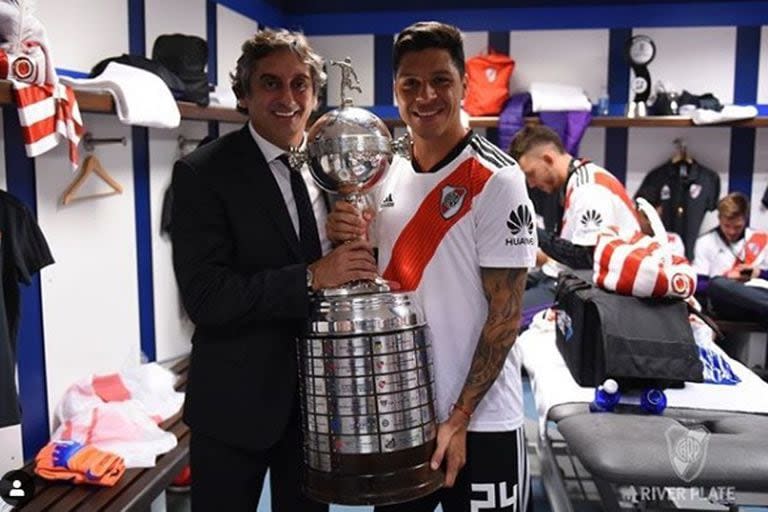 Francescoli con Enzo Pérez, en el vestuario del River campeón de la Copa Libertadores de 2018