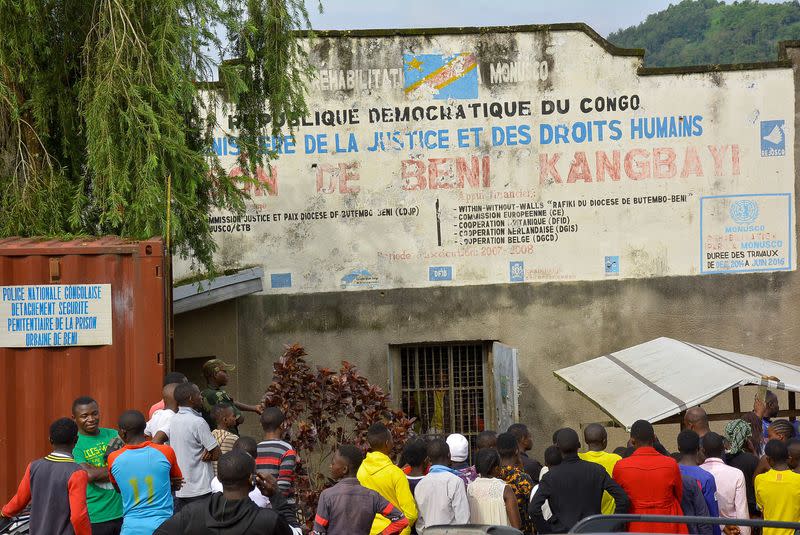 Civilians stand outside the Kangbayi central prison in Beni