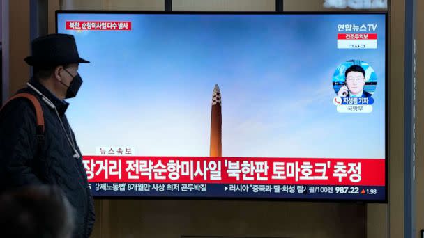 PHOTO: A TV screen is seen reporting North Korea's missile launch during a news program at the Seoul Railway Station in Seoul, South Korea, Wednesday, March 22, 2023. (Lee Jin-man/AP)
