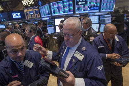 Traders work on the floor of the New York Stock Exchange November 26, 2013. REUTERS/Brendan McDermid