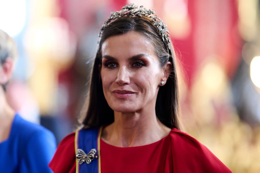 madrid, spain may 03 queen letizia of spain poses for the photofraphers before the gala dinner for the president of colombia gustavo francisco petro and his wife veronica alcocer at the royal palace on may 03, 2023 in madrid, spain photo by carlos alvarezgetty images