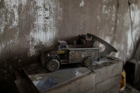 <p>A toy covered with ash lies inside a house affected by the eruption of the Fuego volcano at San Miguel Los Lotes in Escuintla, Guatemala, June 7, 2018. (Photo: Carlos Jasso/Reuters) </p>