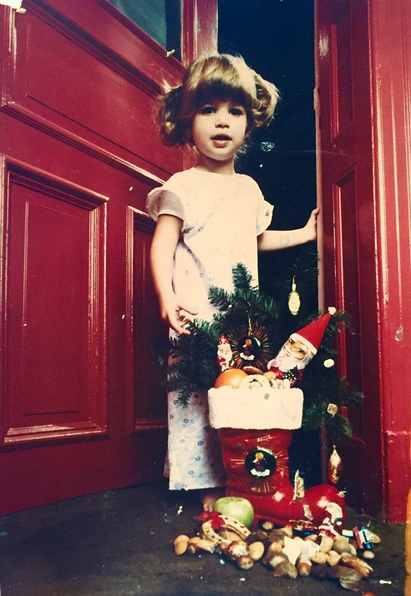 Na, wer ist denn diese kleine Dame, die sich hier über einen vollen Nikolaus-Stiefel freut? Die Auflösung folgt im nächsten Bild.