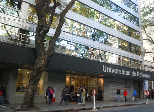 La Universidad de Palermo ofrece la Licenciatura en Inteligencia Artificial.