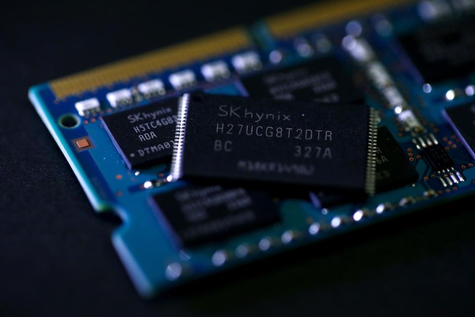 SK Hynix Forecasts Recovery After Posting Sharp Profit Decline