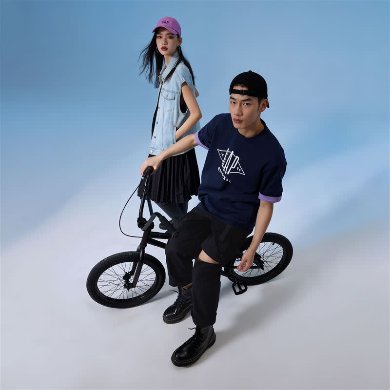 Gap「城市機能Urban Workwear系列」以率性造型與機能便利性的穿搭，讓Outdoor咖們來場說走就走的戶外約會。（圖／品牌業者提供）