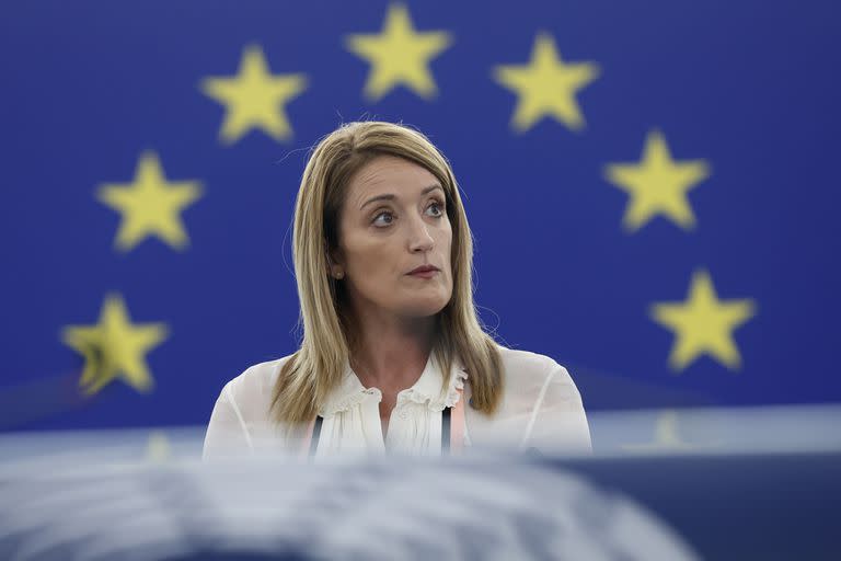 La presidenta del Parlamento Europeo, Roberta Metsola, pronuncia su discurso durante una sesión especial sobre grupos de presión el lunes 12 de diciembre de 2022 en Estrasburgo, este de Francia.