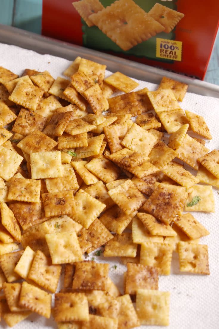 Garlicky Cheez-Its