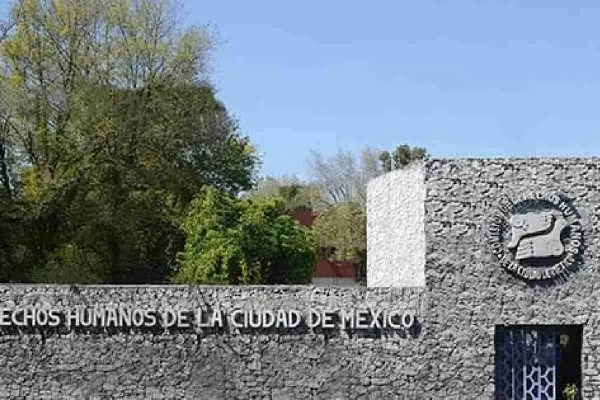 comisión de derechos humanos de la ciudad de méxico, en donde alessandra rojo de la vega puso una denuncia contra la fiscalíca capitalina