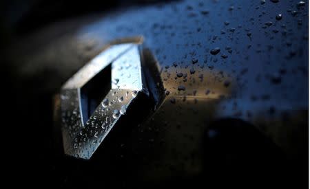 Raindrops cover the logo of French car manufacturer Renault on a automobile seen in Paris, France, January 14, 2016. REUTERS/Christian Hartmann/File Photo