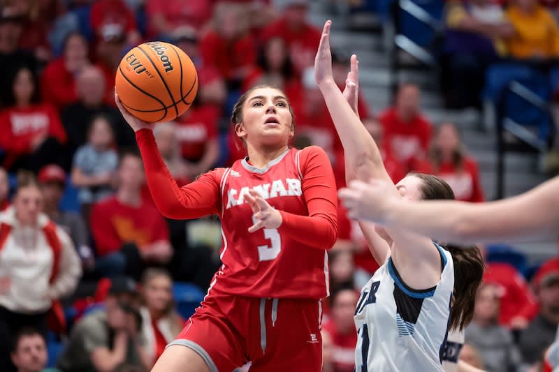 Kanab’s Anna Cutler goes to the hoop