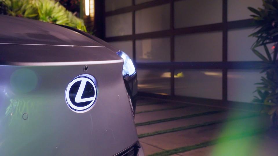 <p>An illuminated Lexus logo is an option.</p>