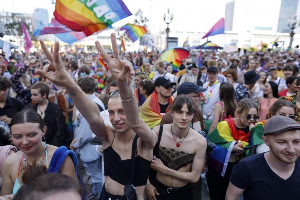 Des participants à la Gay Pride de Varsovie, le 19 juin 2021. - WOJTEK RADWANSKI