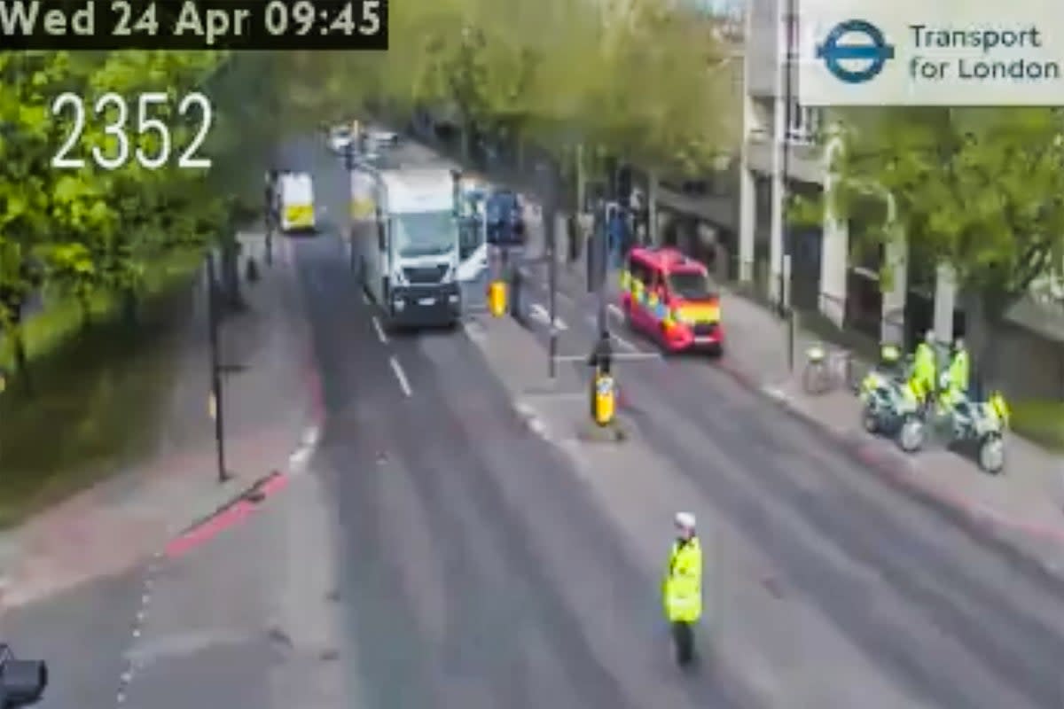 Live traffic cam on The Highway, E1, King David Lane and Glamis Road, shows horse lorry and police at scene (TfL)