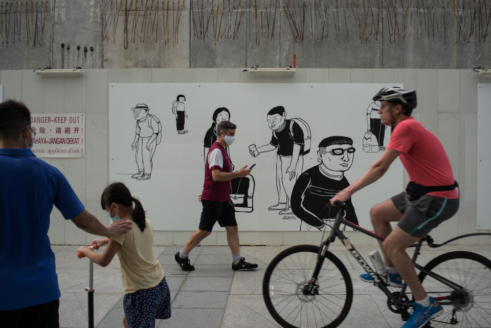 SINGAPORE - 2020/05/16: People walk along the Esplanade during the Coronavirus (COVID-19) crisis in Singapore. Singapore has so far confirmed 27,356 coronavirus cases, 22 deaths and 8,342 recovered, based on the latest update by the country's Ministry of Health. (Photo by Maverick Asio/SOPA Images/LightRocket via Getty Images)