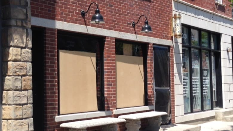 Notre-Dame Street stores vandalized in St-Henri