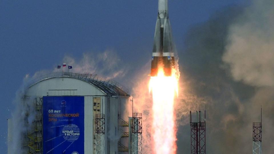 A Soyuz-2.1b rocket carrying a Russian meteorological satellite lifts off near the Russia city of Uglegorsk on Nov. 28, 2017. (Kirill Kudryavtsev/AFP via Getty Images)