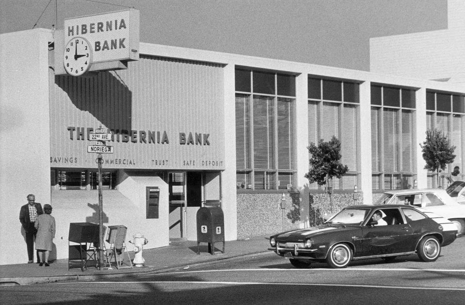 FILE- The exterior of the Sunset branch of the Hibernia Bank in San Francisco is pictured on Jan. 1976. Newspaper heiress Patricia "Patty" Hearst went on trial and earned a prison sentence in connection with a robbery of the bank in 1974. Hearst was kidnapped at gunpoint 50 years ago Sunday, Feb. 4, 2024, by the Symbionese Liberation Army, a little-known armed revolutionary group. The 19-year-old college student's infamous abduction in Berkeley, Cali., led to Hearst joining forces with her captors for the bank robbery. Hearst, granddaughter of wealthy newspaper magnate William Randolph Hearst, will turn 70 on Feb. 20. (AP Photo/Walter Zeboski, File)