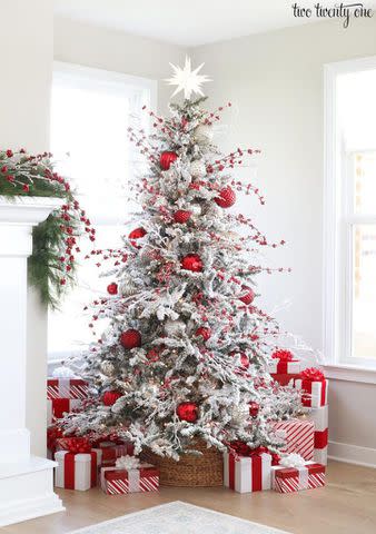 <p><a href="https://www.twotwentyone.net/flocked-christmas-tree/" data-component="link" data-source="inlineLink" data-type="externalLink" data-ordinal="1">Two Twenty One</a></p>