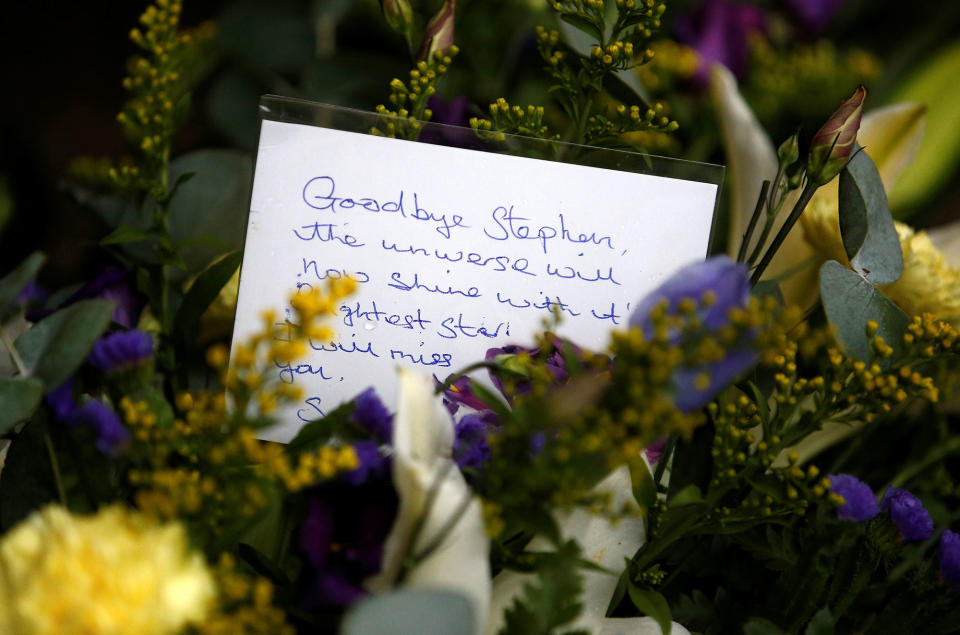 <p>A floral tribute left outside Great St Marys Church, where the funeral of theoretical physicist Prof Stephen Hawking is being held, in Cambridge, Britain, March 31, 2018. (Photo: Henry Nicholls/Reuters) </p>