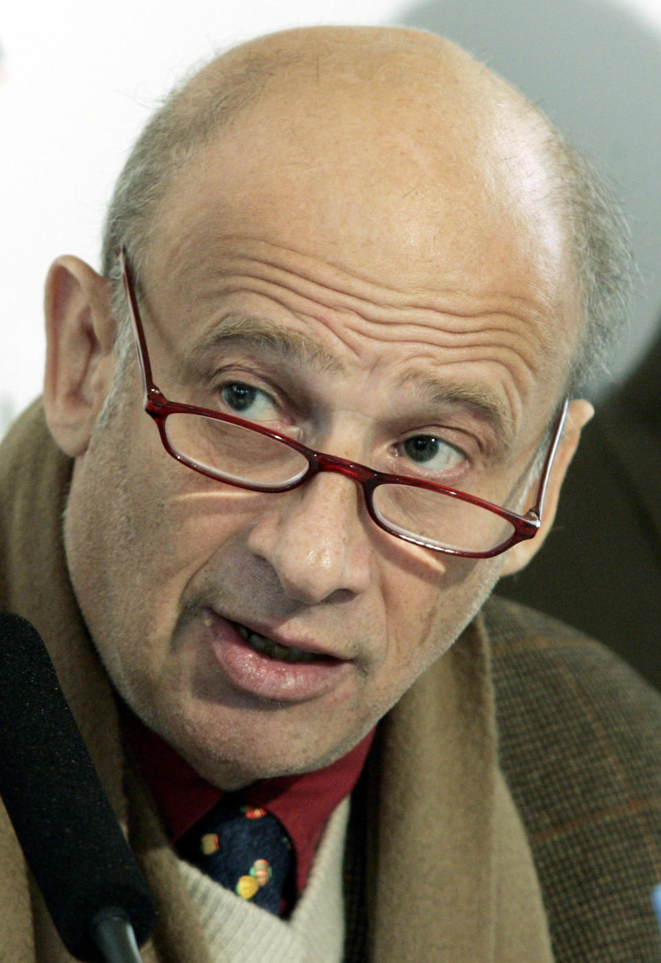 FILE - In this Dec. 14, 2006 file photo, Luc Bondy, director of the Vienna Festival speaks during a news conference in Vienna. The Metropolitan Opera is scrapping Bondy's maligned production of Puccini's "Tosca" after just 59 performances. The Met said Wednesday, Feb. 15, 2017, a new staging by David McVicar will open New Year's Eve, one of five new productions next season (AP Photo/Hans Punz, File)