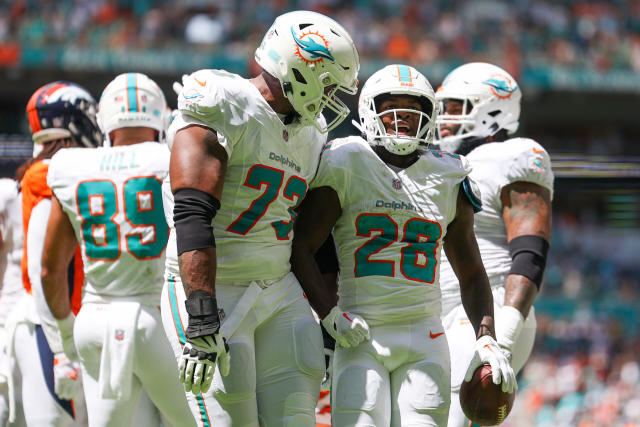 Did the Dolphins break the Rams' NFL record for most yards in a game?