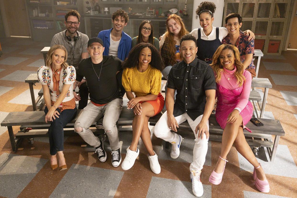 HIGH SCHOOL MUSICAL: THE MUSICAL: THE SERIES - Episode 401 TOP: TIM FEDERLE (EXECUTIVE PRODUCER), JOSHUA BASSETT, LIAMANI SEGURA, JULIA LESTER, SOFIA WYLIE, FRANKIE RODRIGUEZ BOTTOM: KATE REINDERS, LUCAS GRABEEL, MONIQUE COLEMAN, CORBIN BLEU, DARA RENEE